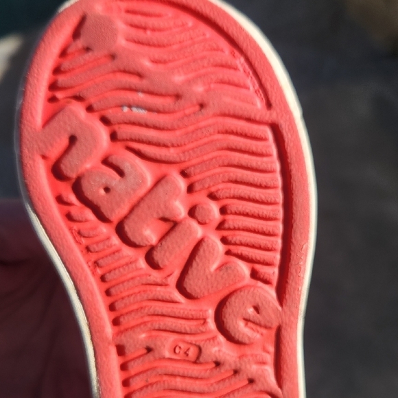 Native Jefferson Red Kids Slip-On Shoes Size 4 - Picture 2 of 8